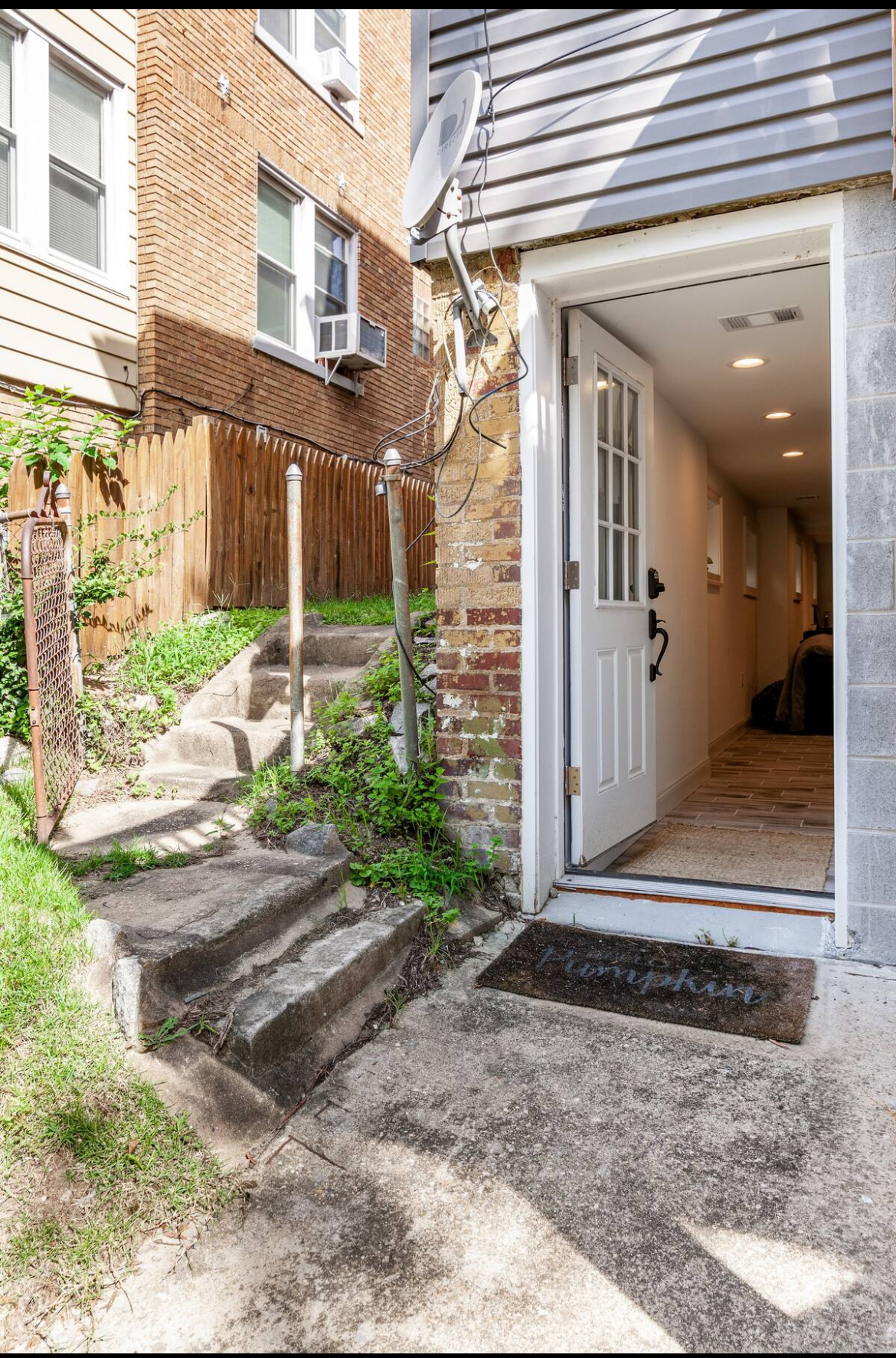 DC Life in Private Nook   -- Basement apartment - Photo 4
