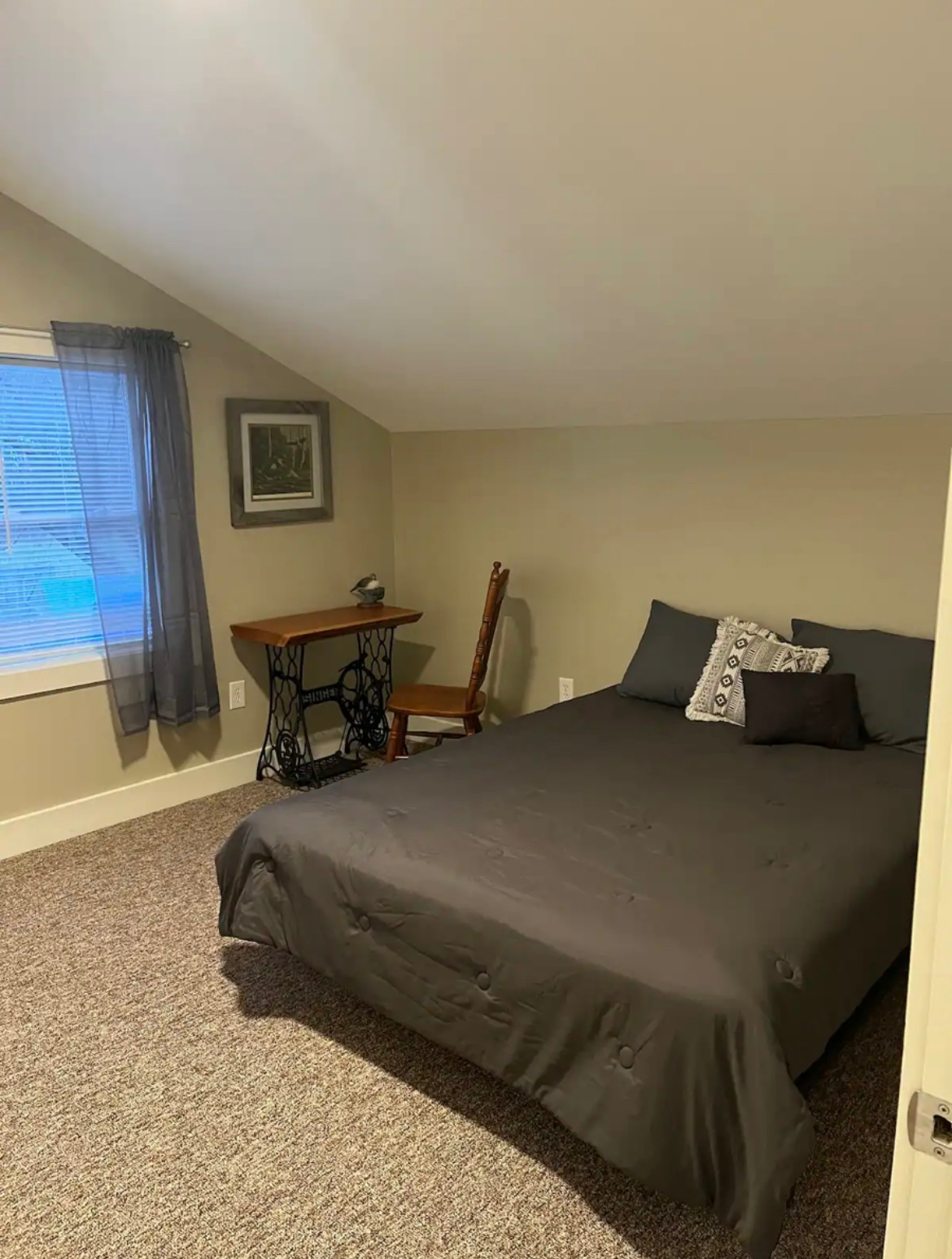 Beautiful 2 Bedroom Loft - Photo 2