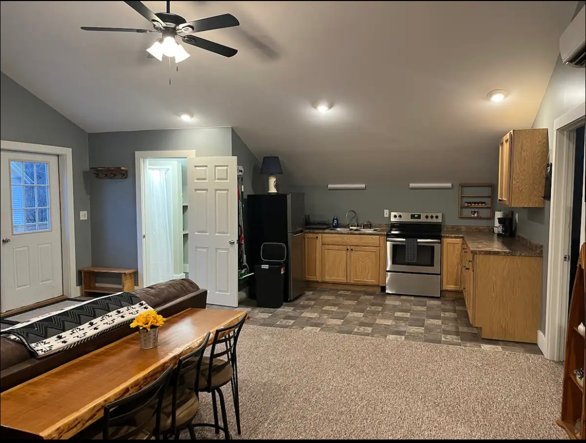 Beautiful 2 Bedroom Loft - Photo 10