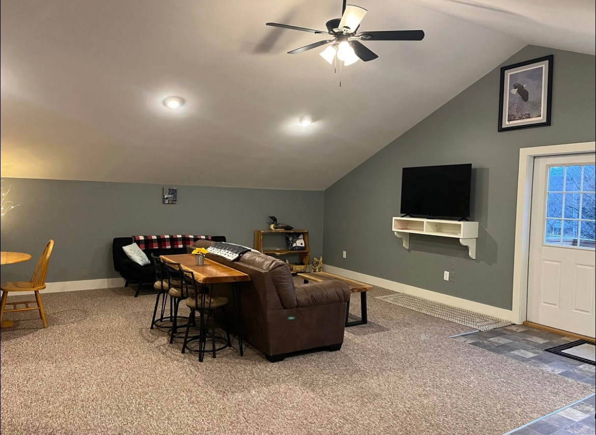 Beautiful 2 Bedroom Loft - Photo 6