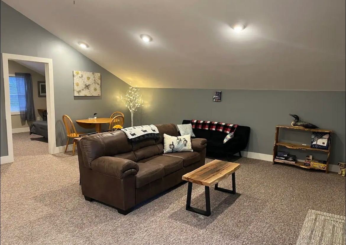 Beautiful 2 Bedroom Loft - Photo 1