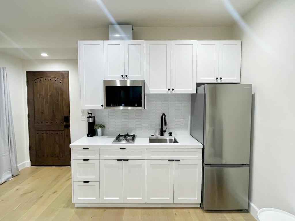 Lovely Centrally Located Los Angeles Studio - Photo 5