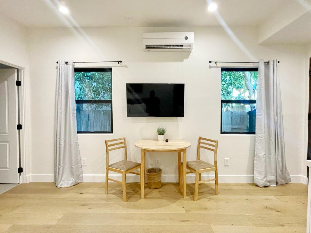 Lovely Centrally Located Los Angeles Studio - Photo 4