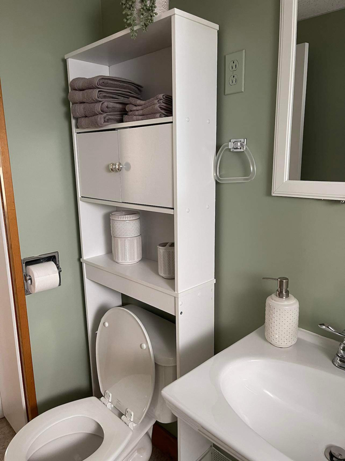 Private, but close to town, 1-bedroom Apartment - Photo 2