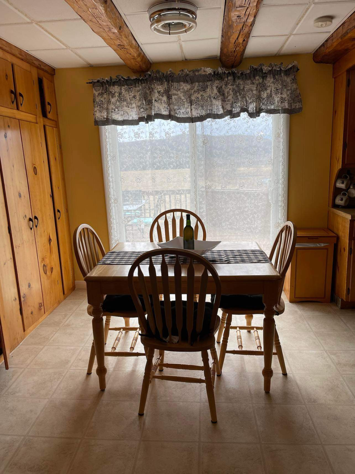 Private, but close to town, 1-bedroom Apartment - Photo 7