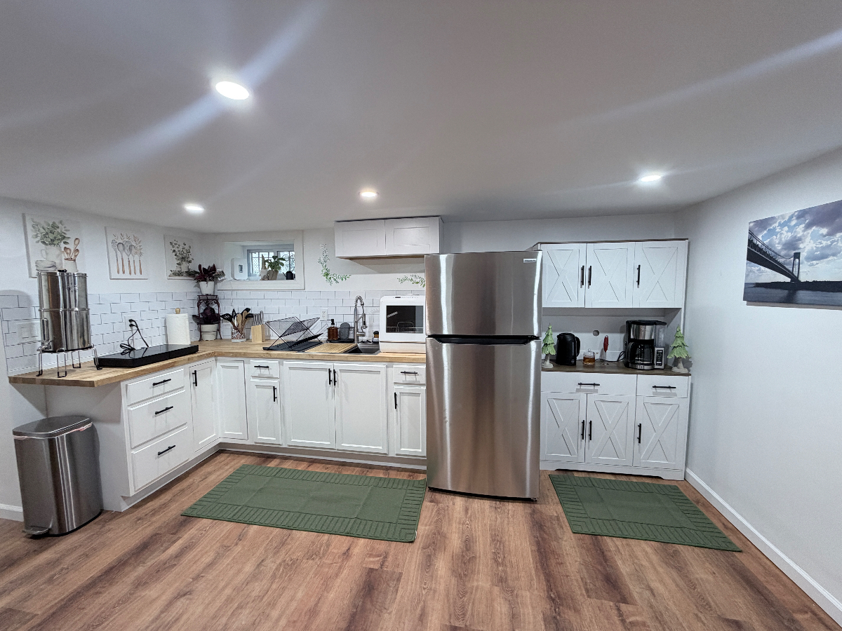 Spacious 2 Bedroom Apartment in Floral Park Village - Photo 2