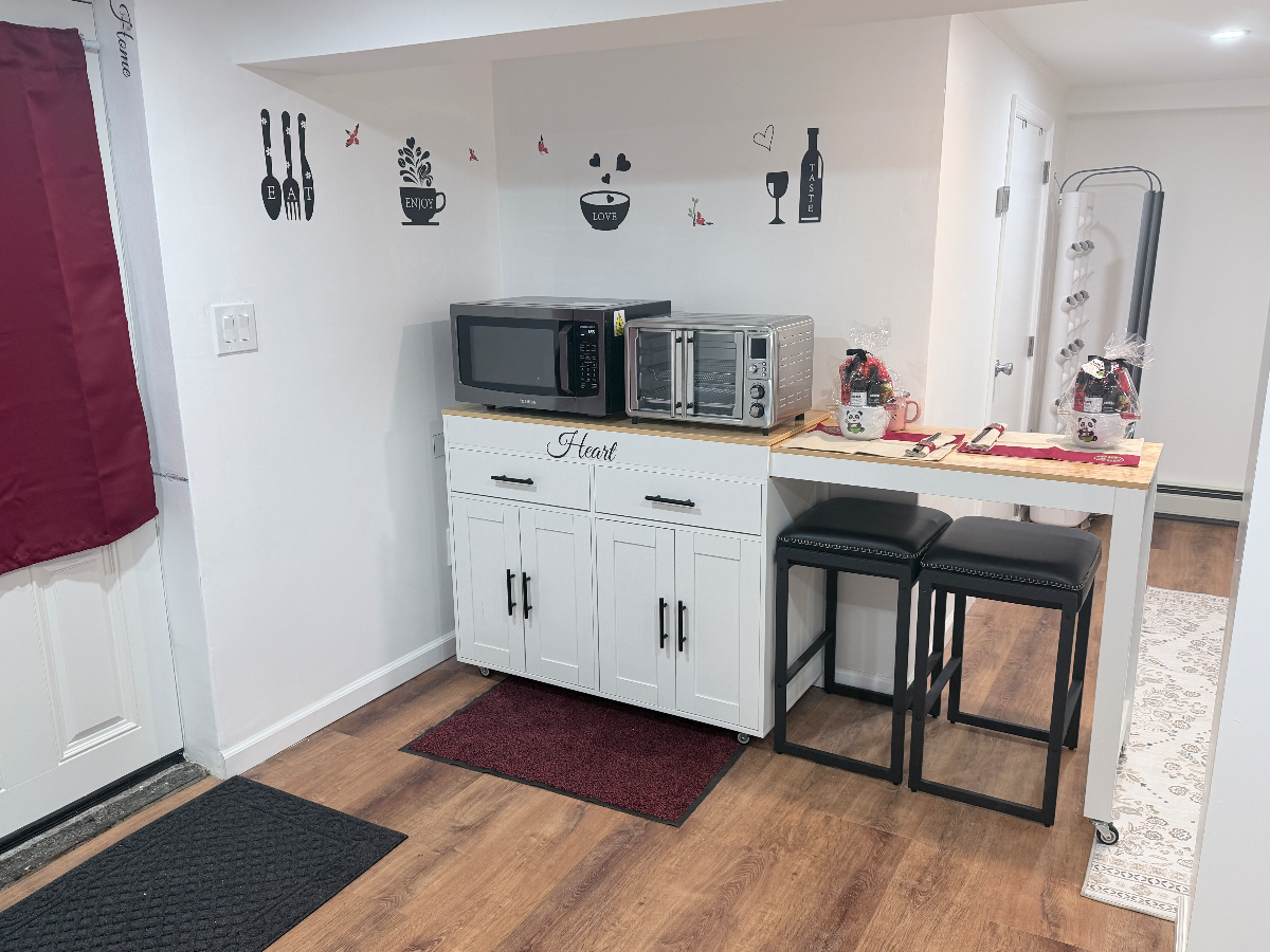 Spacious 2 Bedroom Apartment in Floral Park Village - Photo 3