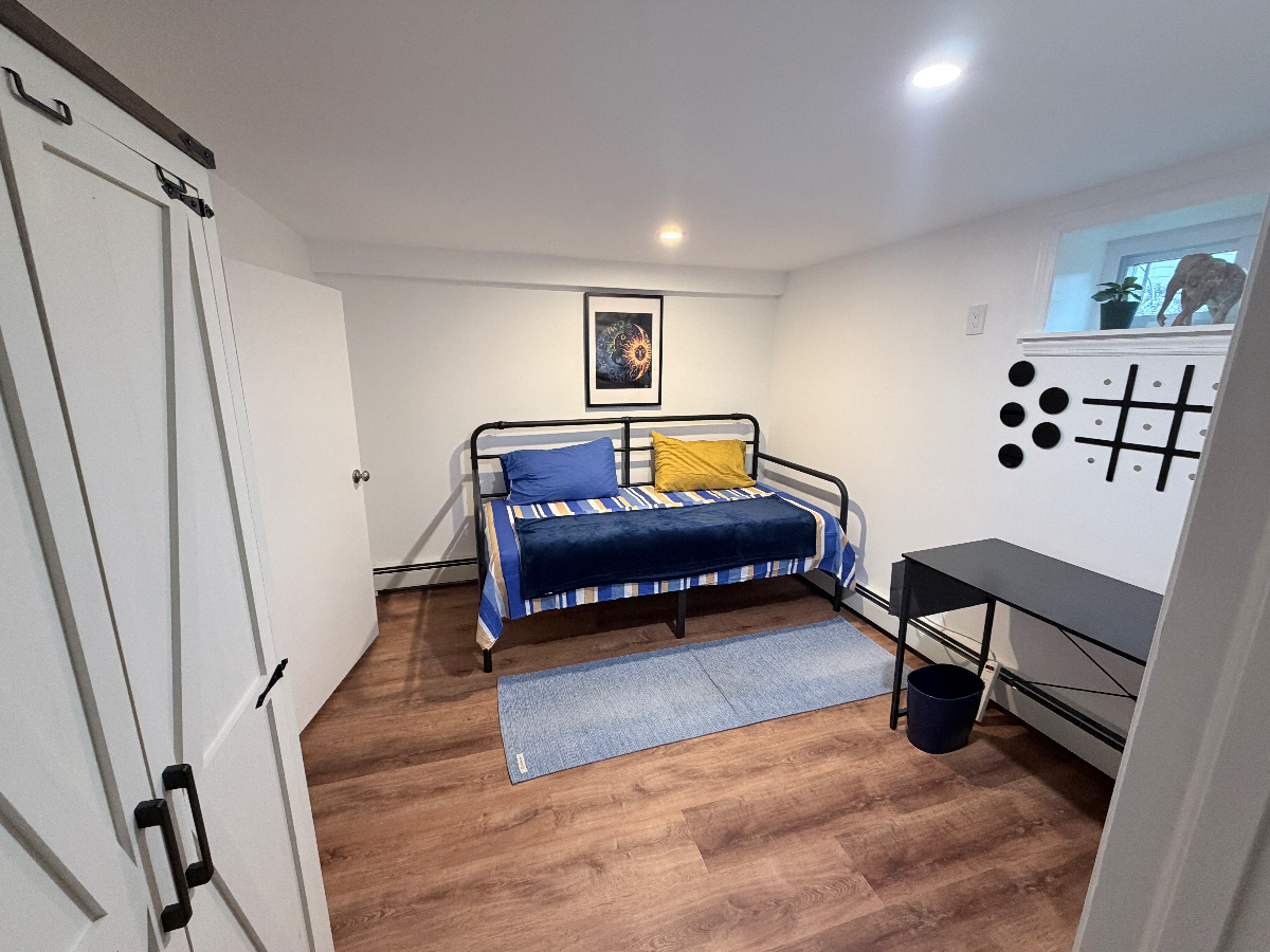 Spacious 2 Bedroom Apartment in Floral Park Village - Photo 4
