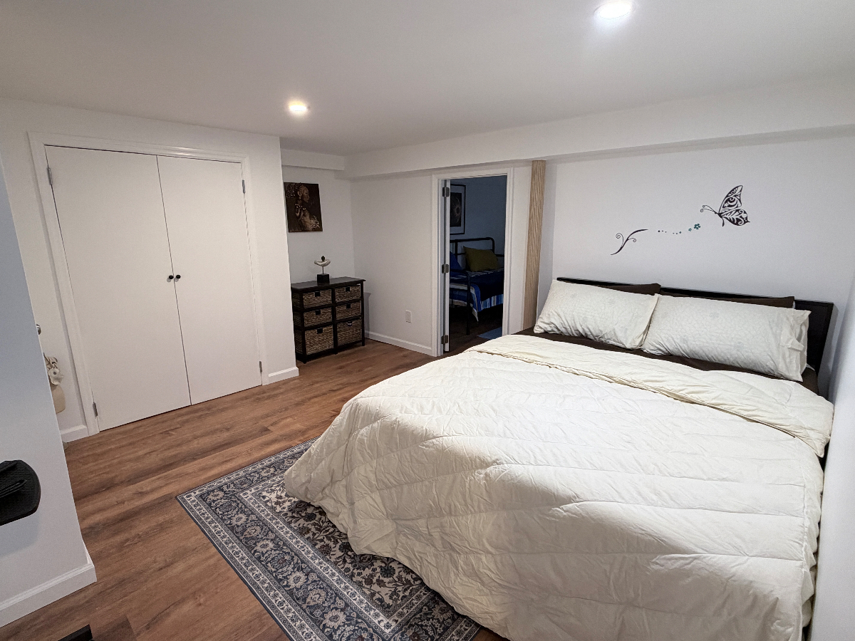 Spacious 2 Bedroom Apartment in Floral Park Village - Photo 6