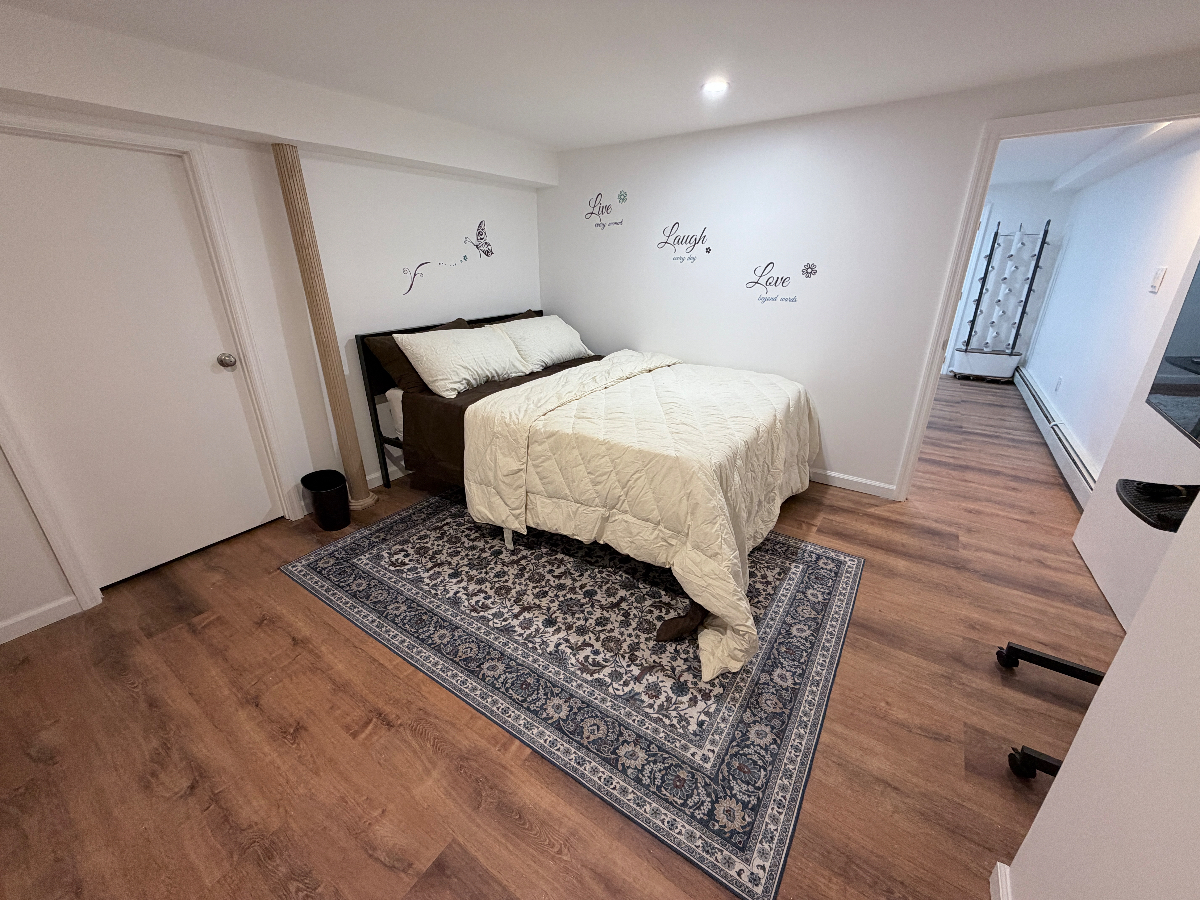 Spacious 2 Bedroom Apartment in Floral Park Village - Photo 7