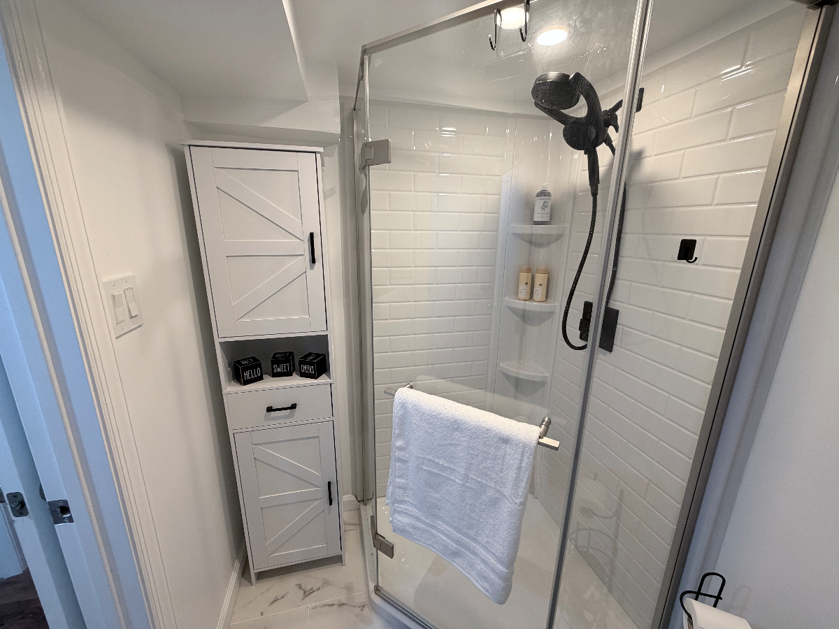 Spacious 2 Bedroom Apartment in Floral Park Village - Photo 9