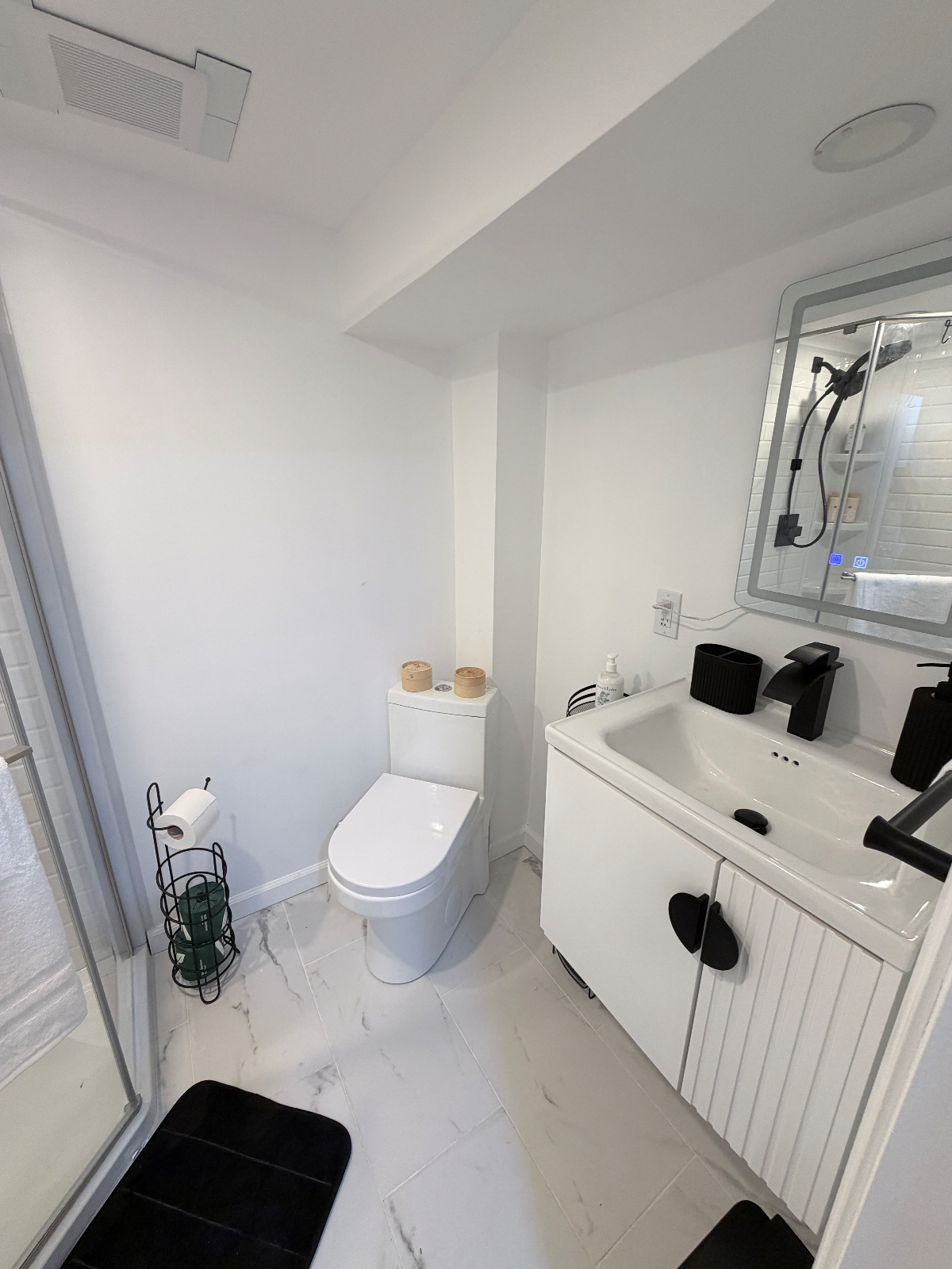 Spacious 2 Bedroom Apartment in Floral Park Village - Photo 10