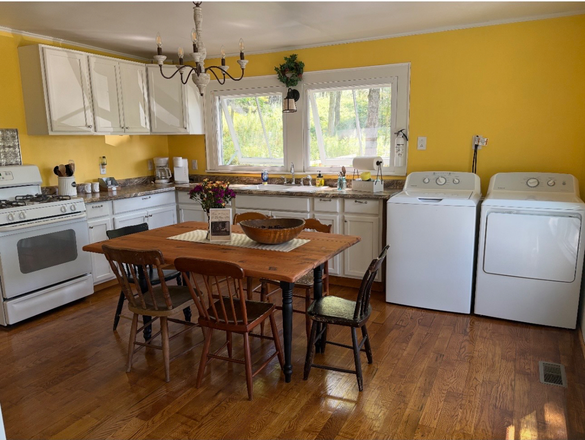 Plain & Fancy Farmhouse - Photo 9