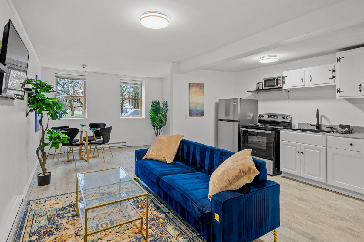 Charming 1 bedroom located in a quiet historic home - Photo 7