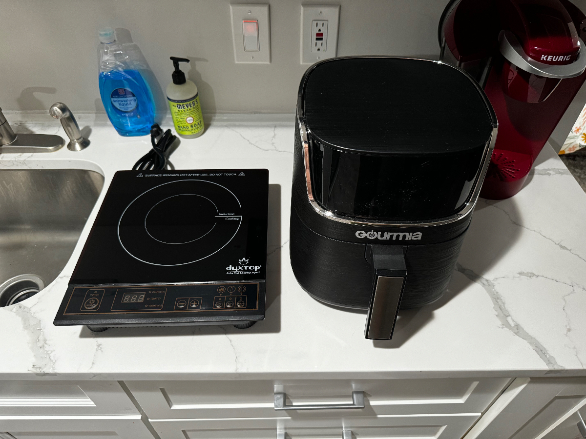 Luxury Furnished 1BR Retreat in DC, Queen Bed, Murphy Bed, In-Unit W/D, Walk to Metro, All Utilities - Photo 11