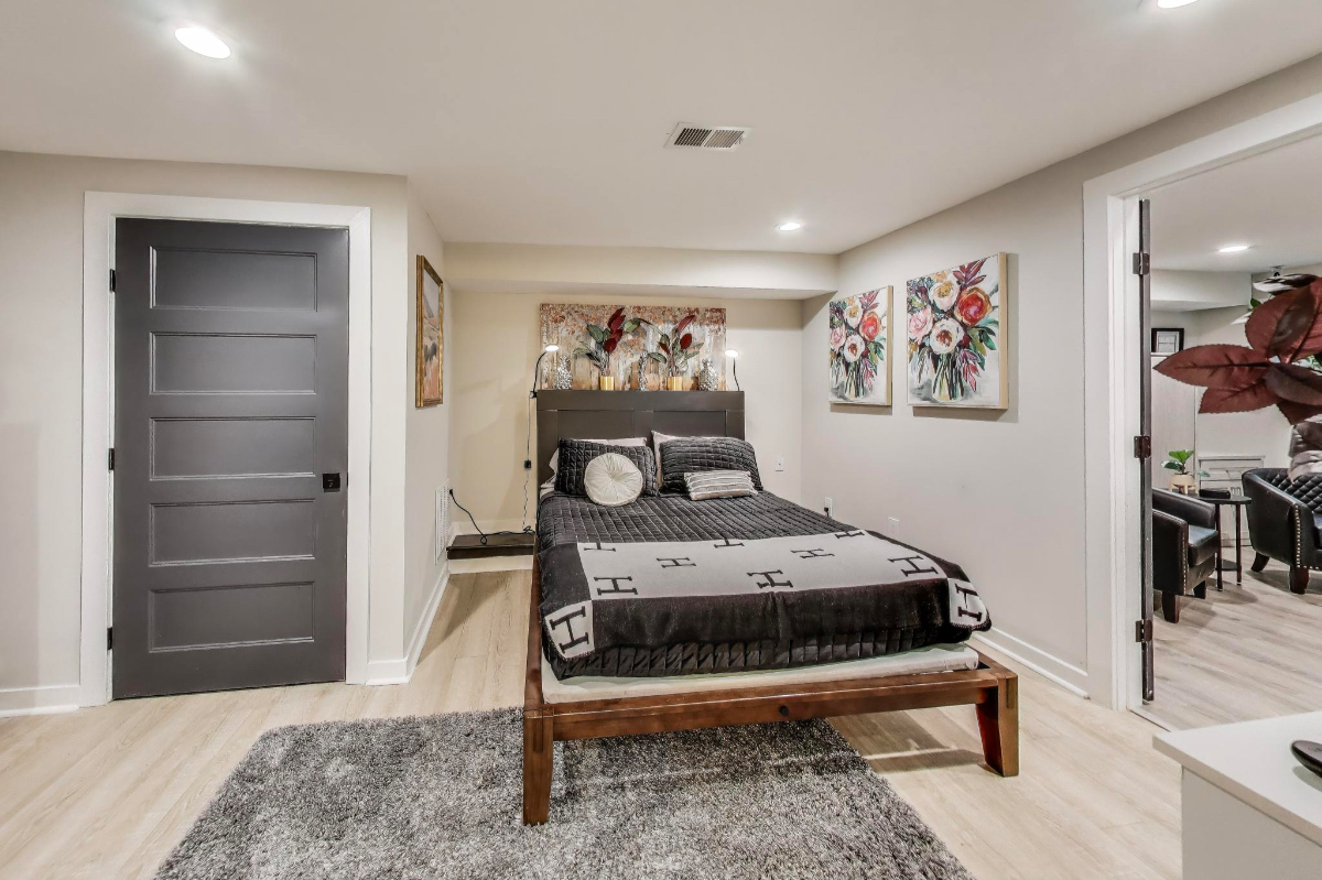 Luxury Furnished 1BR Retreat in DC, Queen Bed, Murphy Bed, In-Unit W/D, Walk to Metro, All Utilities - Photo 4
