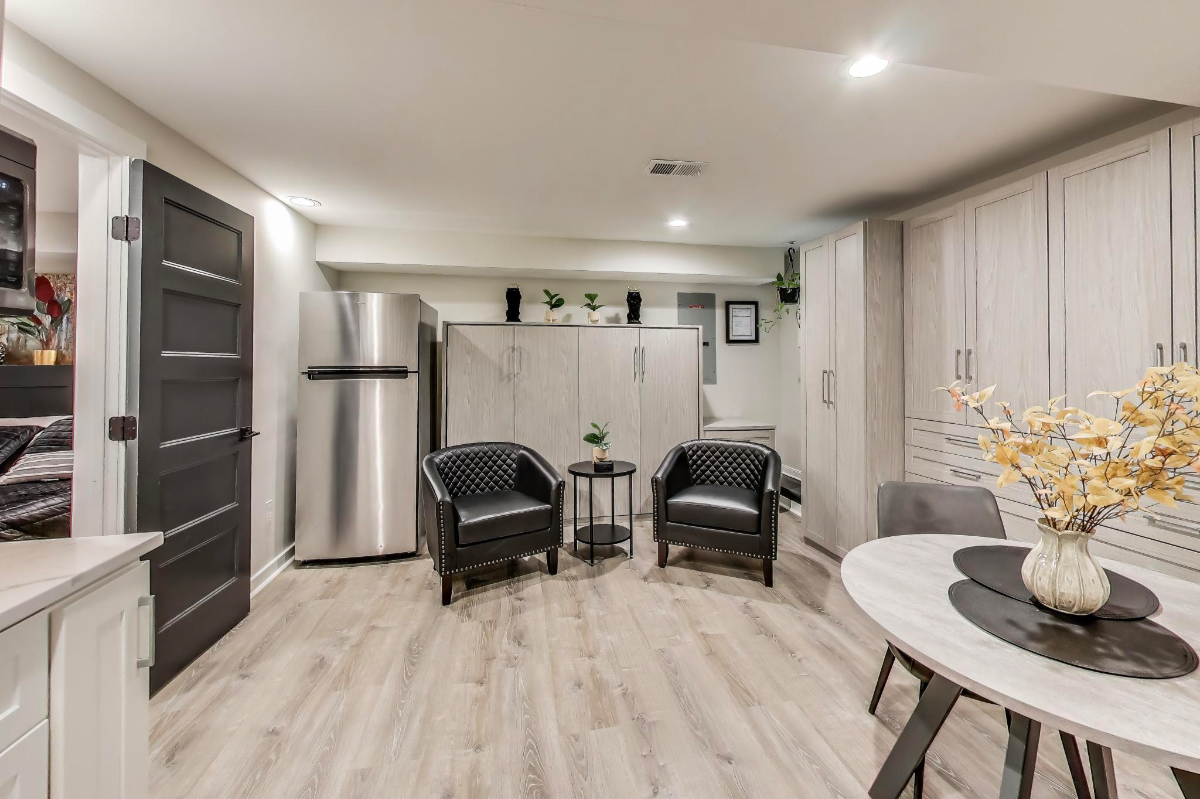 Luxury Furnished 1BR Retreat in DC, Queen Bed, Murphy Bed, In-Unit W/D, Walk to Metro, All Utilities - Photo 5