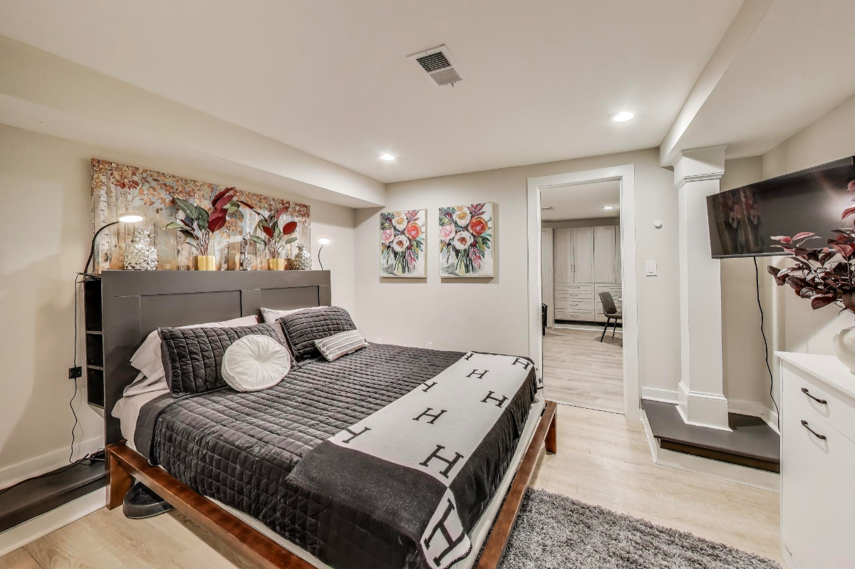 Luxury Furnished 1BR Retreat in DC, Queen Bed, Murphy Bed, In-Unit W/D, Walk to Metro, All Utilities - Photo 9