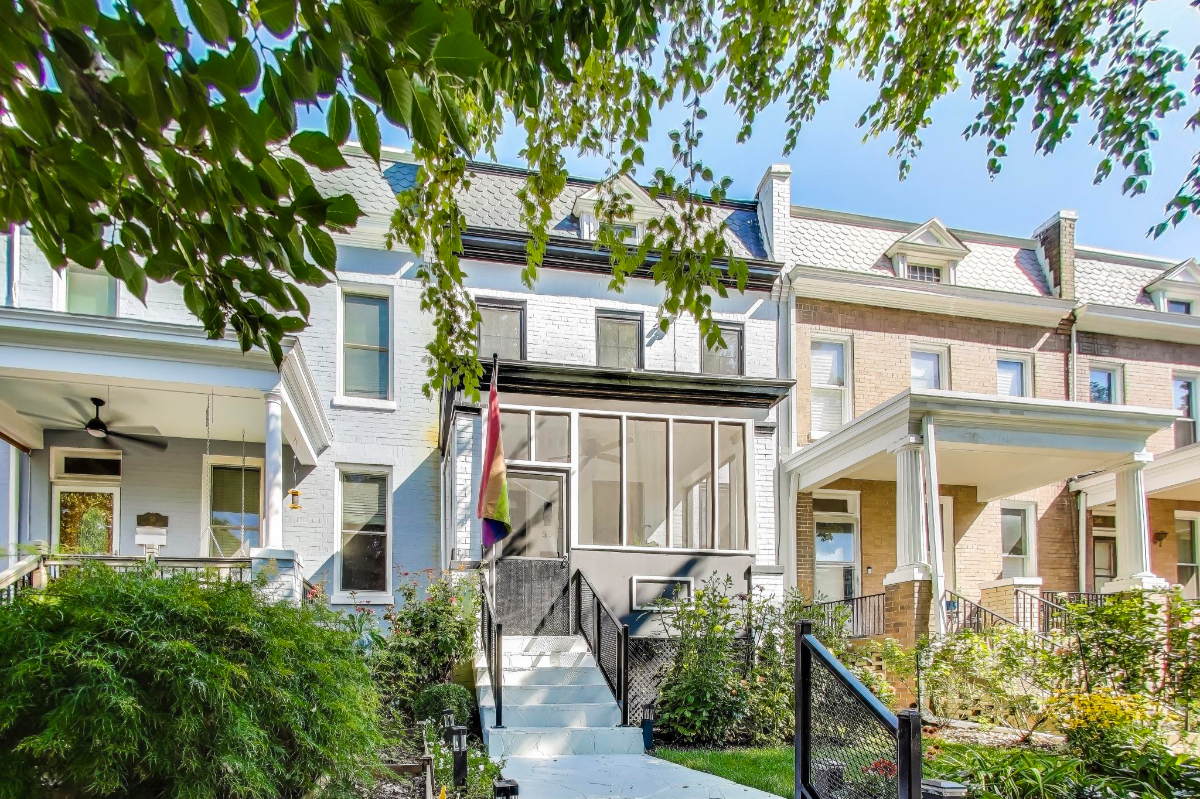 Luxury Furnished 1BR Retreat in DC, Queen Bed, Murphy Bed, In-Unit W/D, Walk to Metro, All Utilities - Photo 12