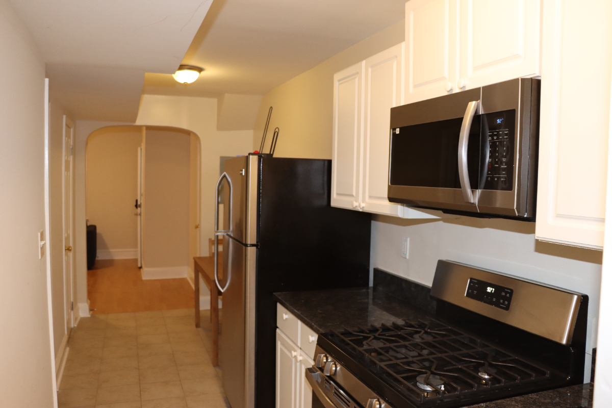 1 bed/1 bath - 85 Walk Score - W/D in unit - Pet-Friendly - Queen Bed - Photo 2