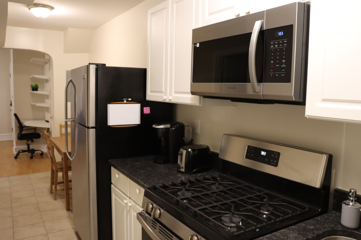 1 bed/1 bath - 85 Walk Score - W/D in unit - Pet-Friendly - Queen Bed - Photo 4