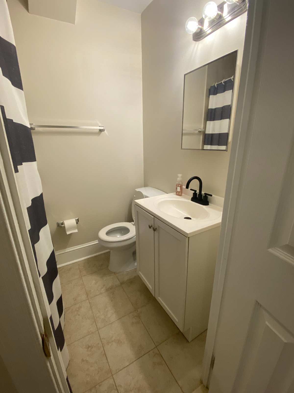 1 bed/1 bath - 85 Walk Score - W/D in unit - Pet-Friendly - Queen Bed - Photo 8