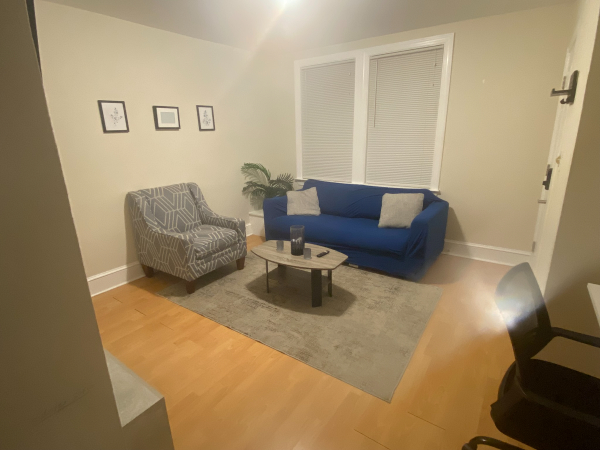 1 bed/1 bath - 85 Walk Score - W/D in unit - Pet-Friendly - Queen Bed - Photo 5