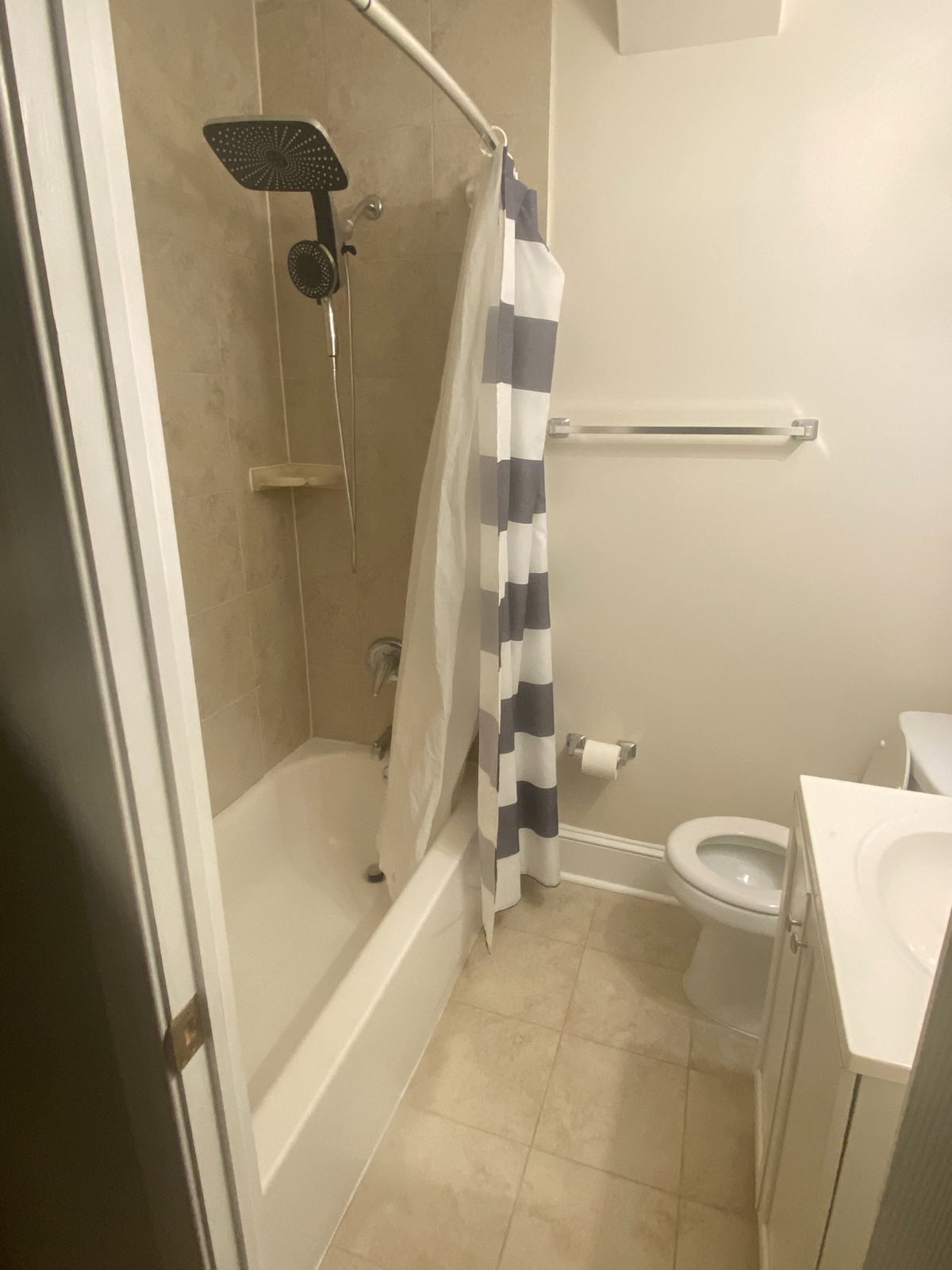 1 bed/1 bath - 85 Walk Score - W/D in unit - Pet-Friendly - Queen Bed - Photo 9