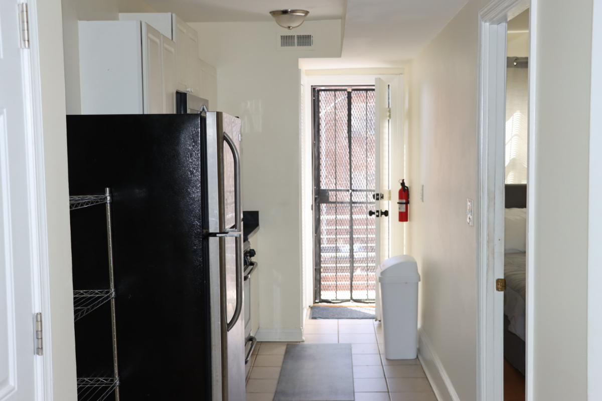 1 bed/1 bath - 85 Walk Score - W/D in unit - Pet-Friendly - Queen Bed - Photo 4