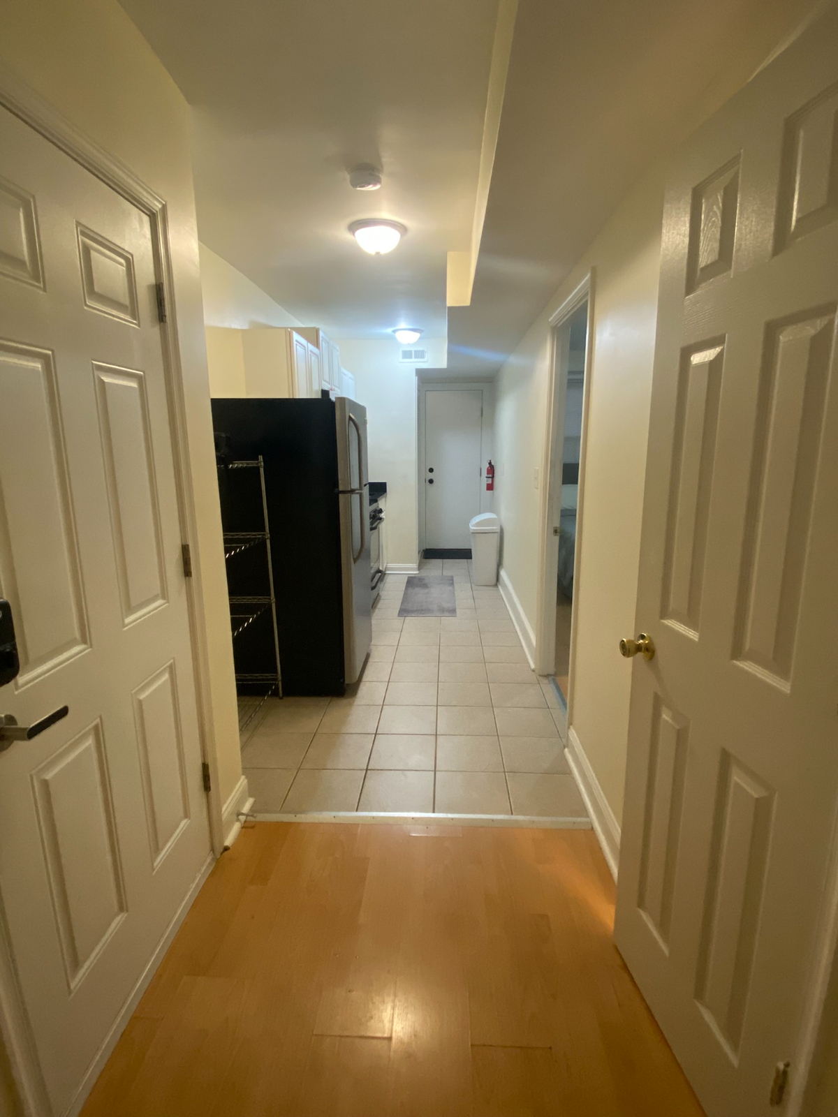 1 bed/1 bath - 85 Walk Score - W/D in unit - Pet-Friendly - Queen Bed - Photo 3