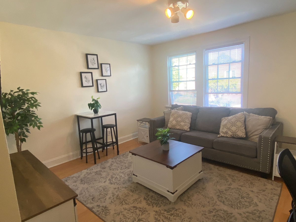 1 bed/1 bath - 85 Walk Score - W/D in unit - Pet-Friendly - Queen Bed - Photo 10