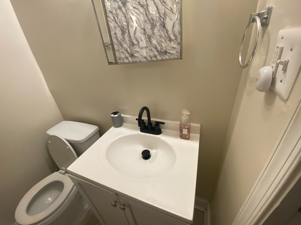 1 bed/1 bath - 85 Walk Score - W/D in unit - Pet-Friendly - Queen Bed - Photo 12