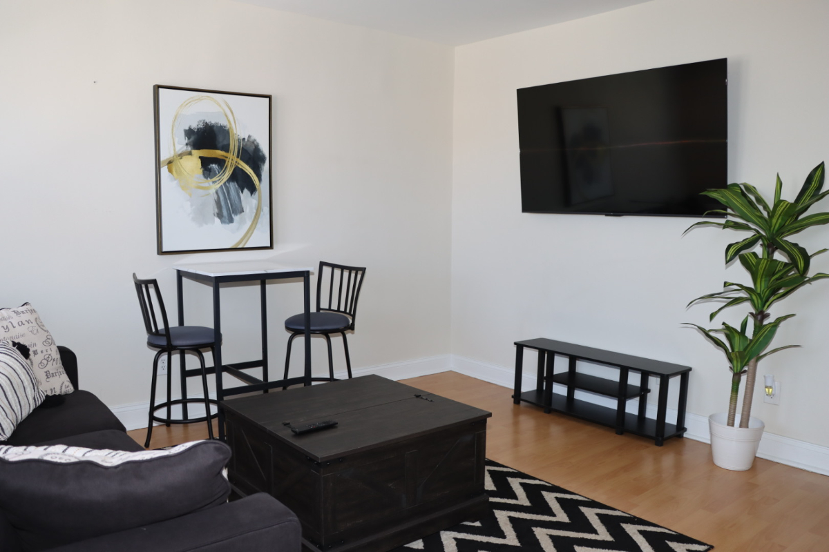 1 bed/1 bath - 85 Walk Score - W/D in unit - Pet-Friendly - Queen Bed - Photo 7