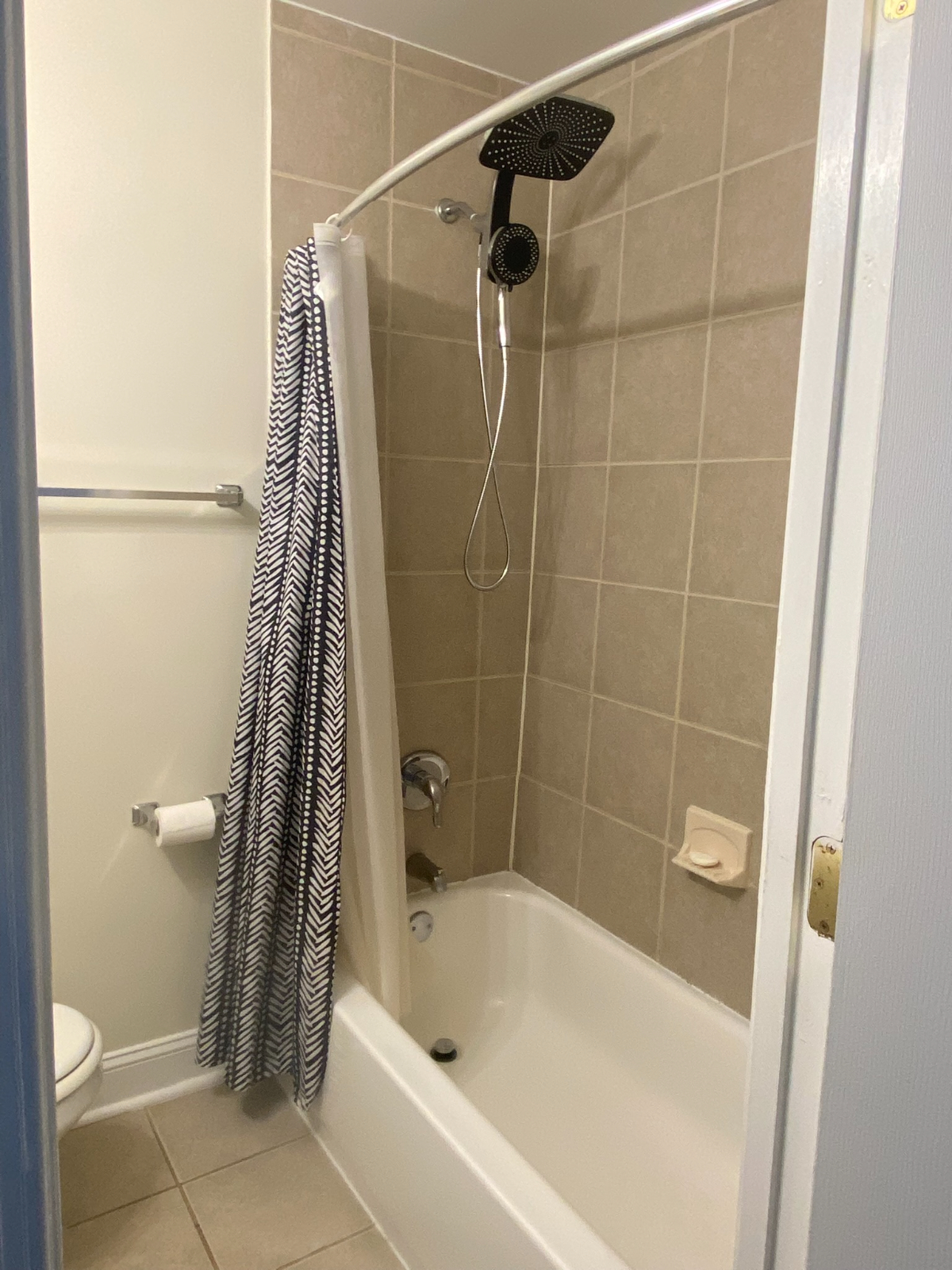 1 bed/1 bath - 85 Walk Score - W/D in unit - Pet-Friendly - Queen Bed - Photo 9