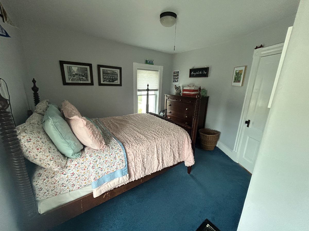 Cozy Single Bedroom Walking Distance From Downtown - Photo 3