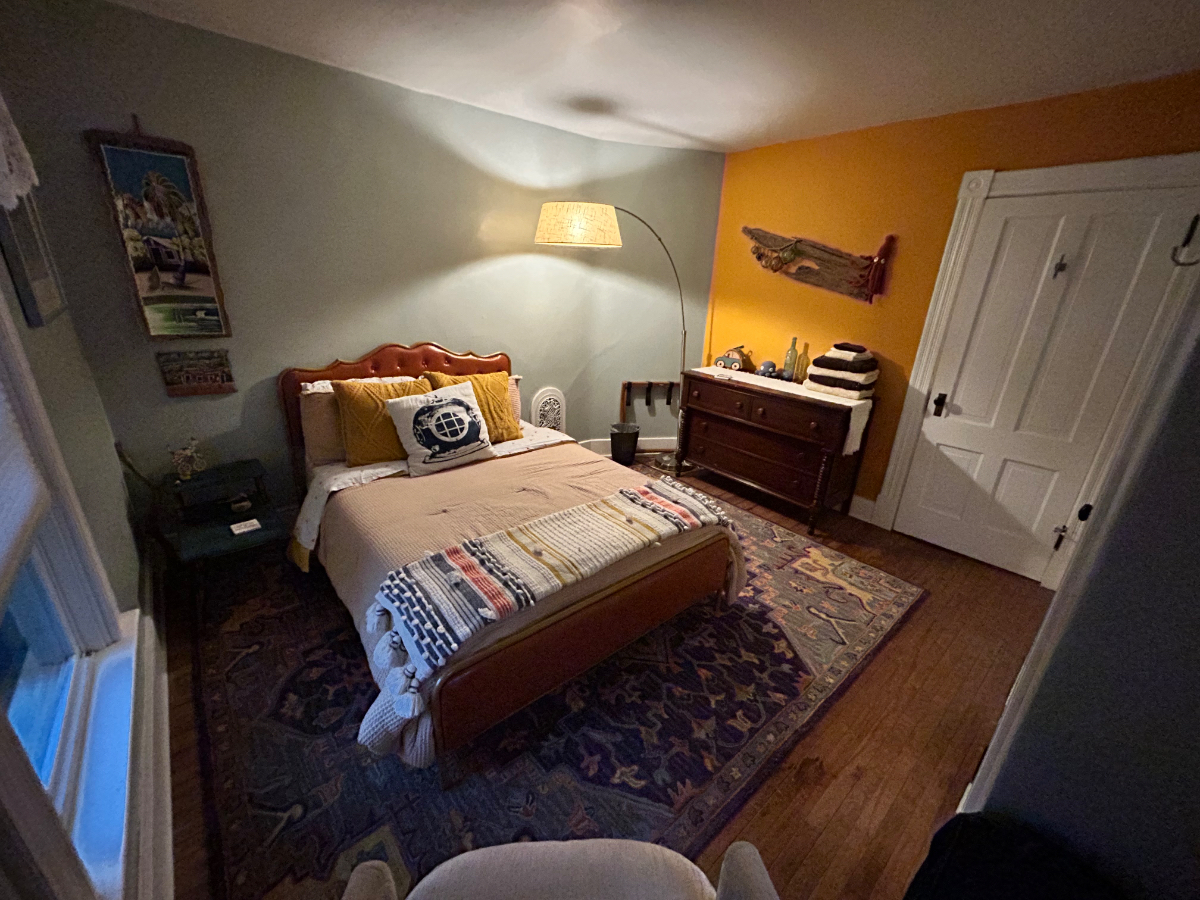 Cozy Single Bedroom Walking Distance From Downtown - Photo 2