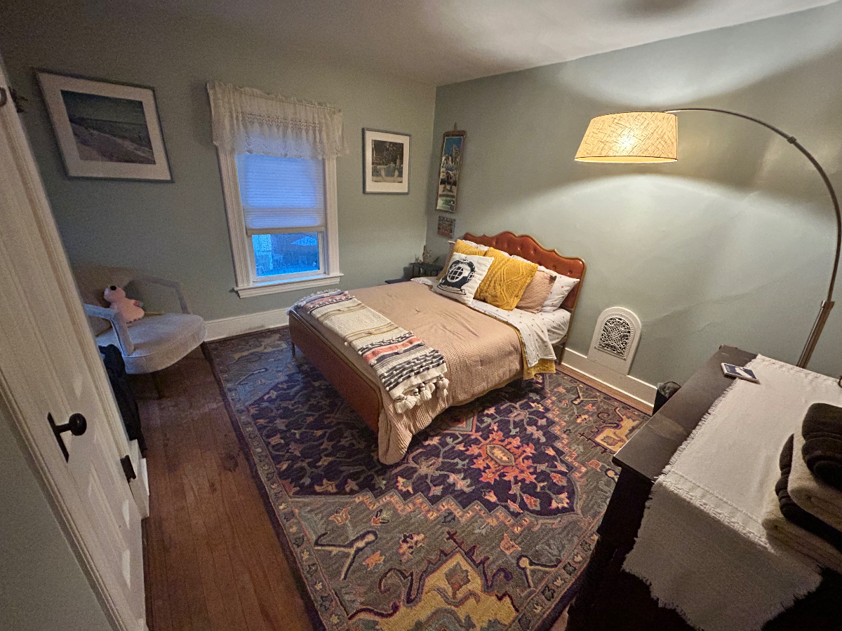 Cozy Single Bedroom Walking Distance From Downtown - Photo 1