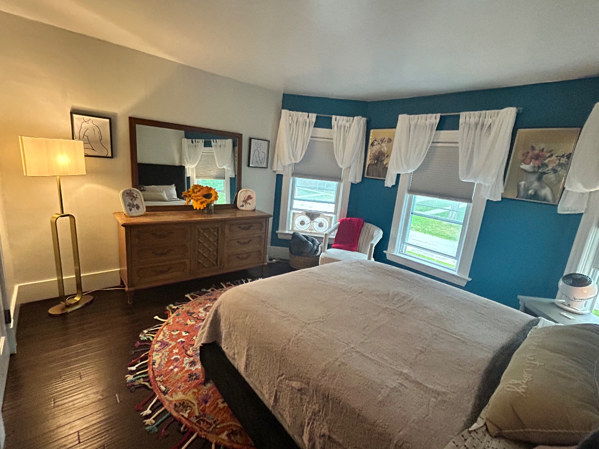 Cozy Single Bedroom Walking Distance From Downtown - Photo 2