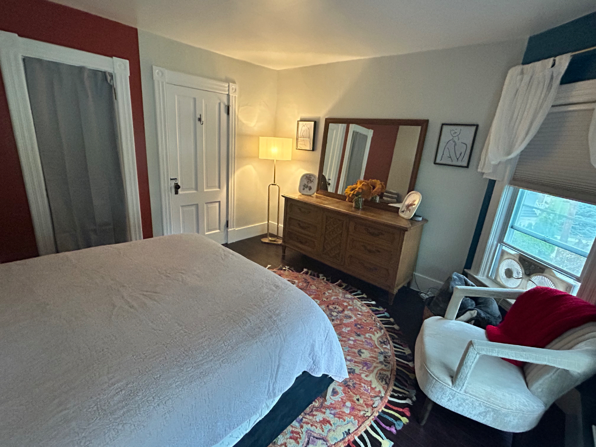 Cozy Single Bedroom Walking Distance From Downtown - Photo 3