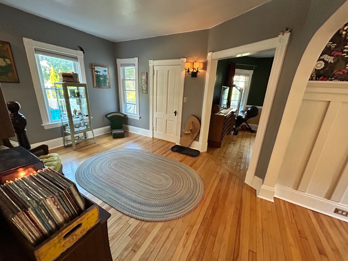 Cozy Single Bedroom Walking Distance From Downtown - Photo 12
