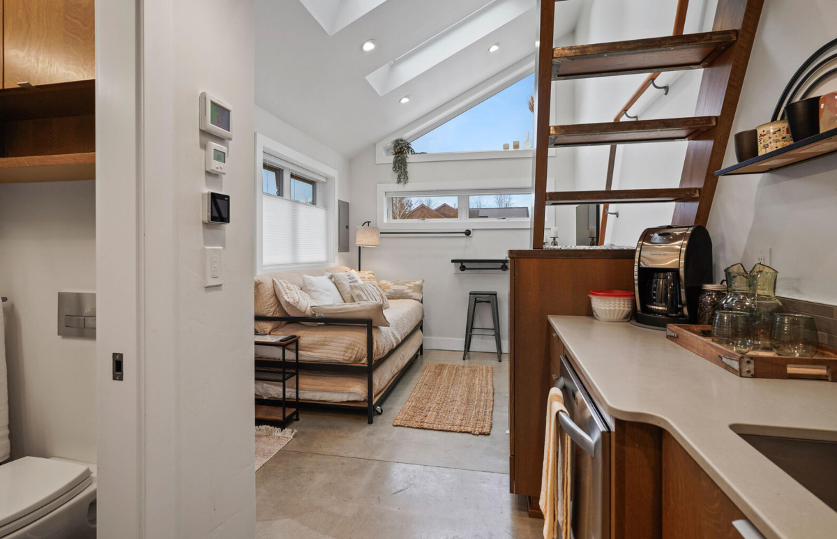 Discover Your Cozy Retreat - Charming 1-Bedroom ADU in a Tranquil Neighborhood. - Photo 5