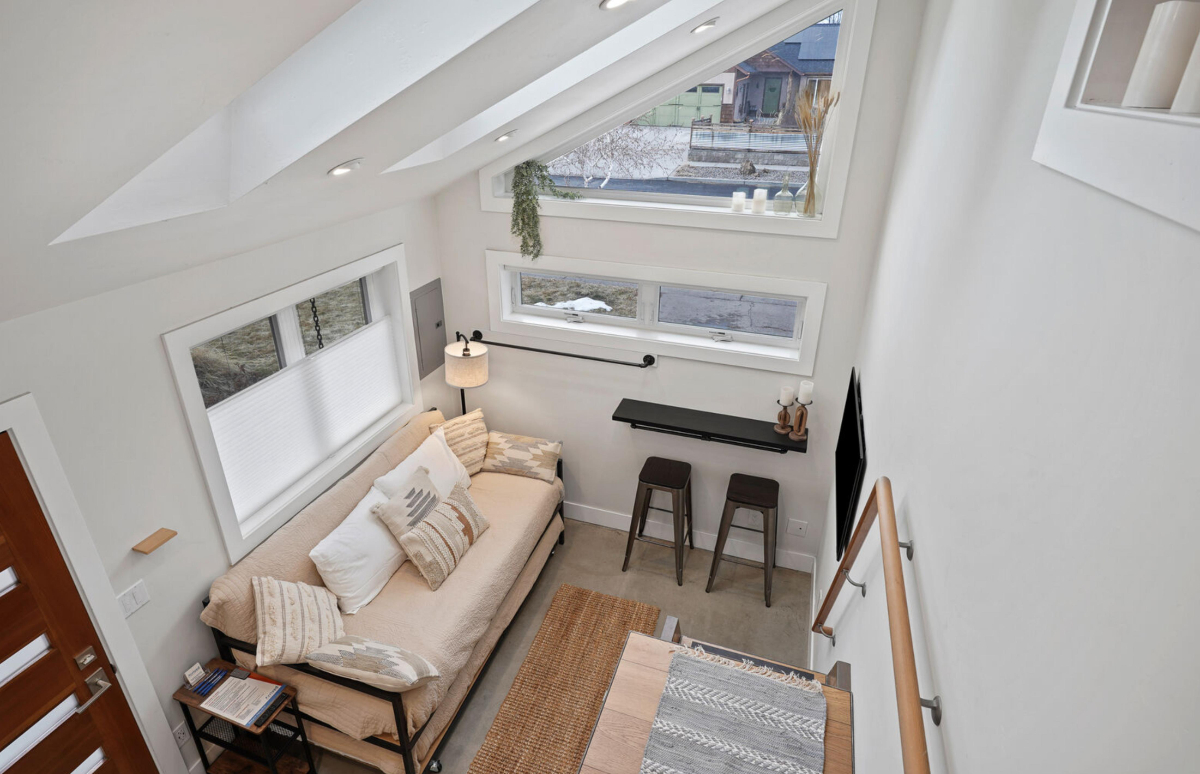 Discover Your Cozy Retreat - Charming 1-Bedroom ADU in a Tranquil Neighborhood. - Photo 4