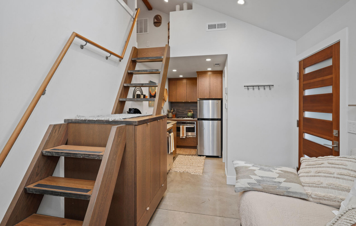 Discover Your Cozy Retreat - Charming 1-Bedroom ADU in a Tranquil Neighborhood. - Photo 6