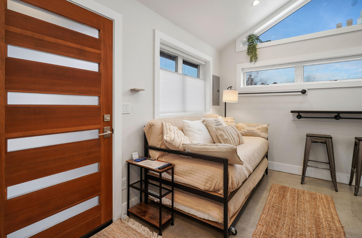 Discover Your Cozy Retreat - Charming 1-Bedroom ADU in a Tranquil Neighborhood. - Photo 2