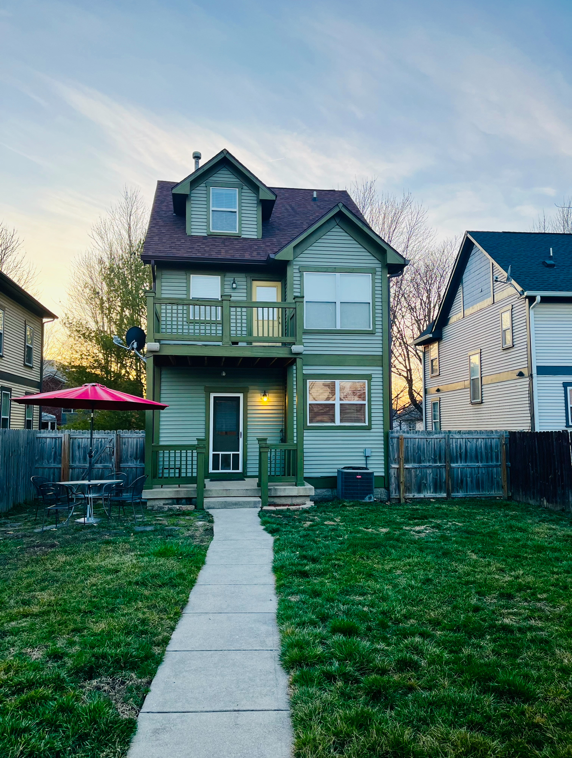 2 Bed/2 Bath/Garage/Walkable Dining/Near Uni&Riley Hospitals