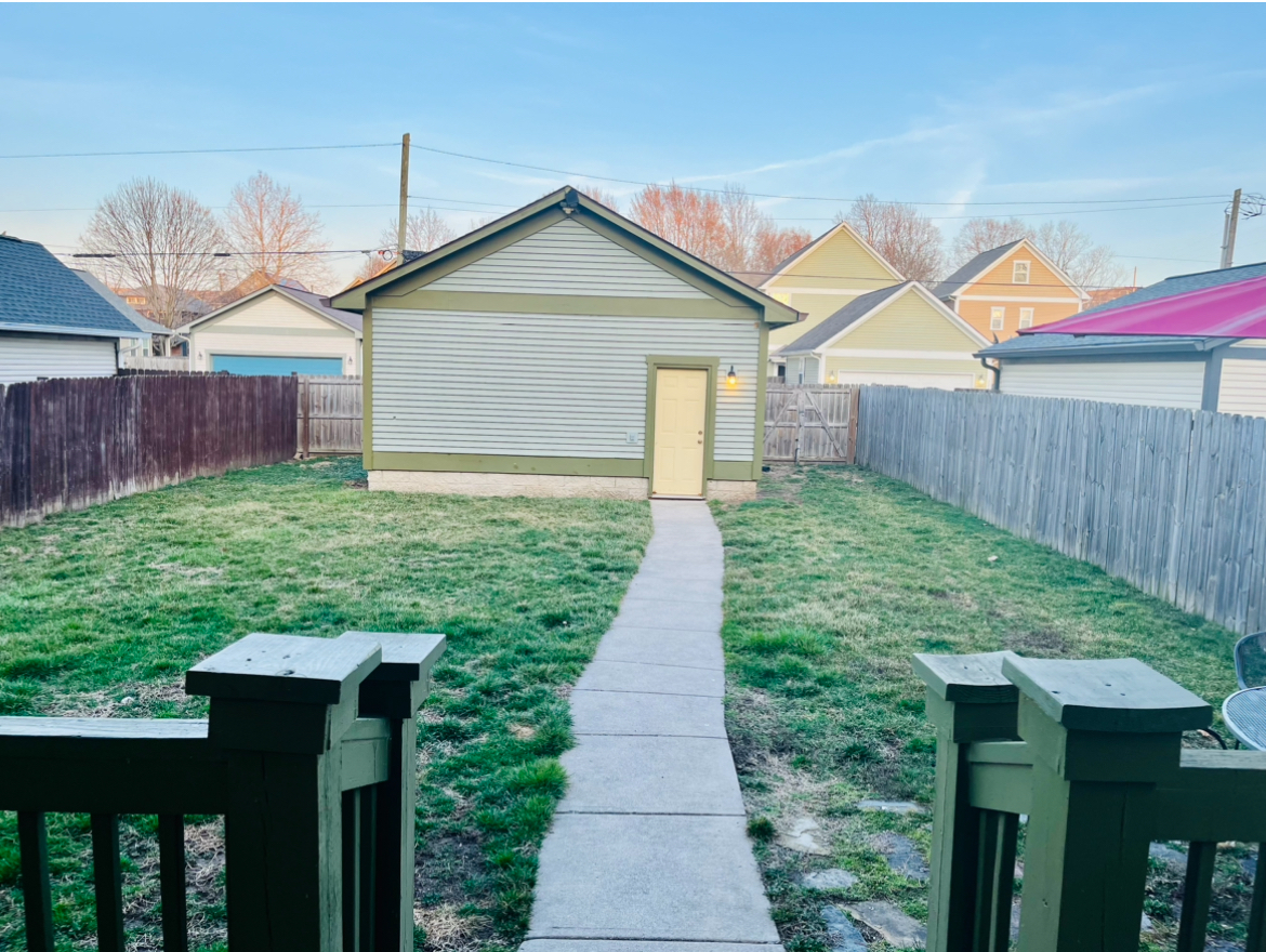 2 Bed/2 Bath/Garage/Walkable Dining/Near Uni&Riley Hospitals - Photo 3