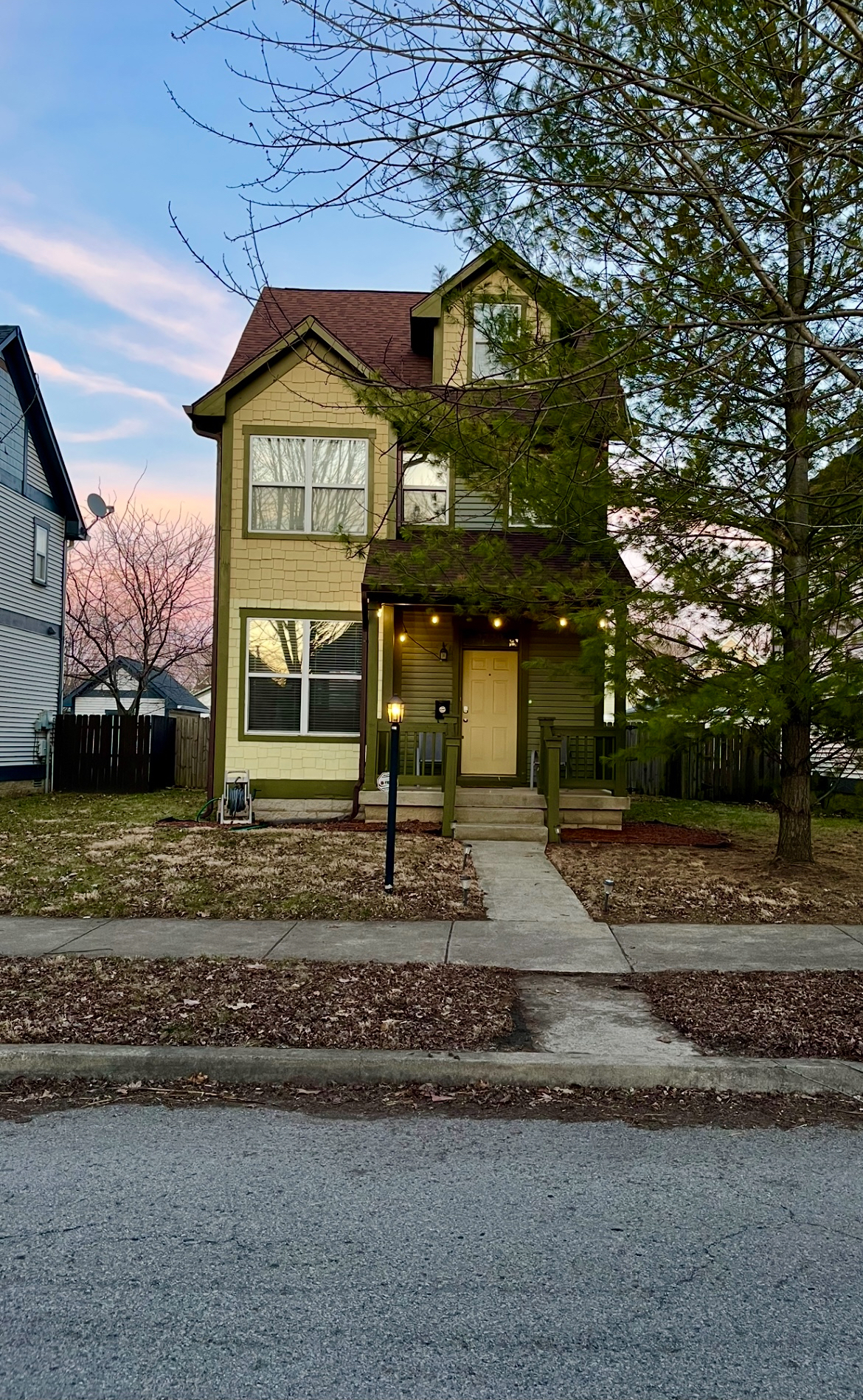 2 Bed/2 Bath/Garage/Walkable Dining/Near Uni&Riley Hospitals - Photo 2