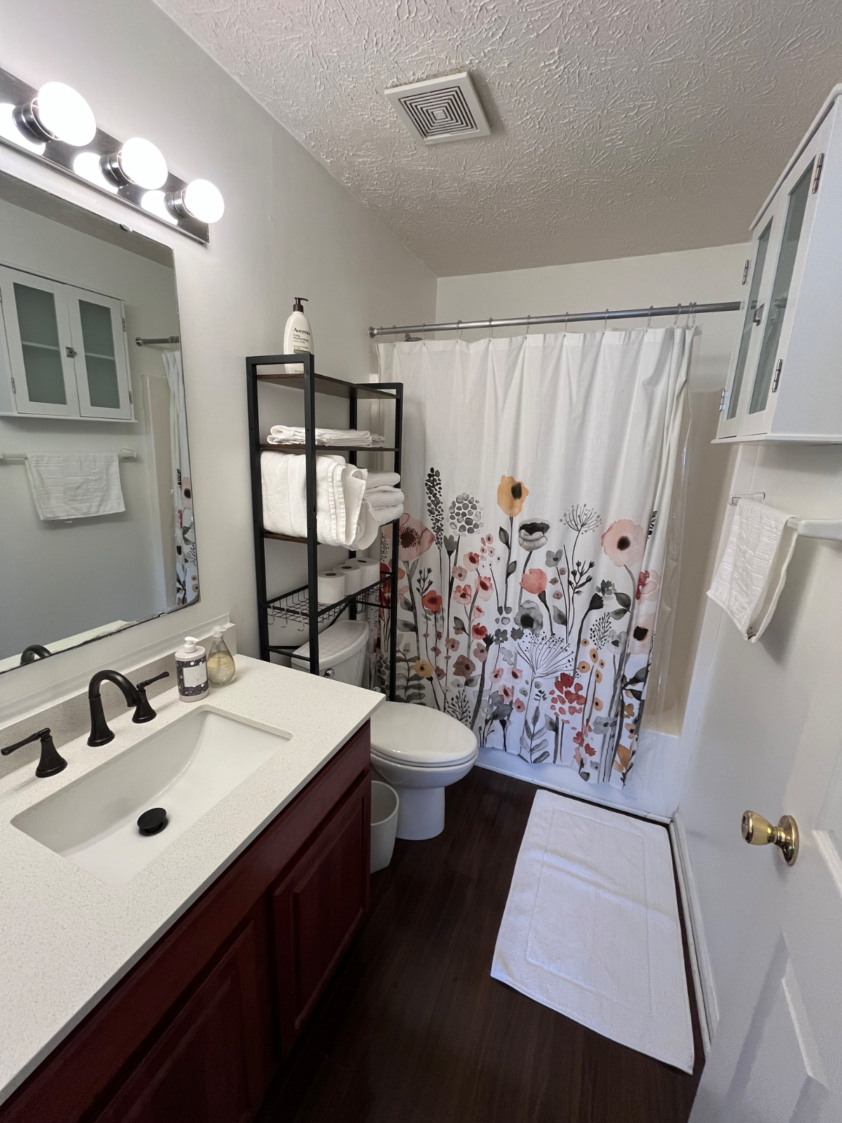2 Bed/2 Bath/Garage/Walkable Dining/Near Uni&Riley Hospitals - Photo 8