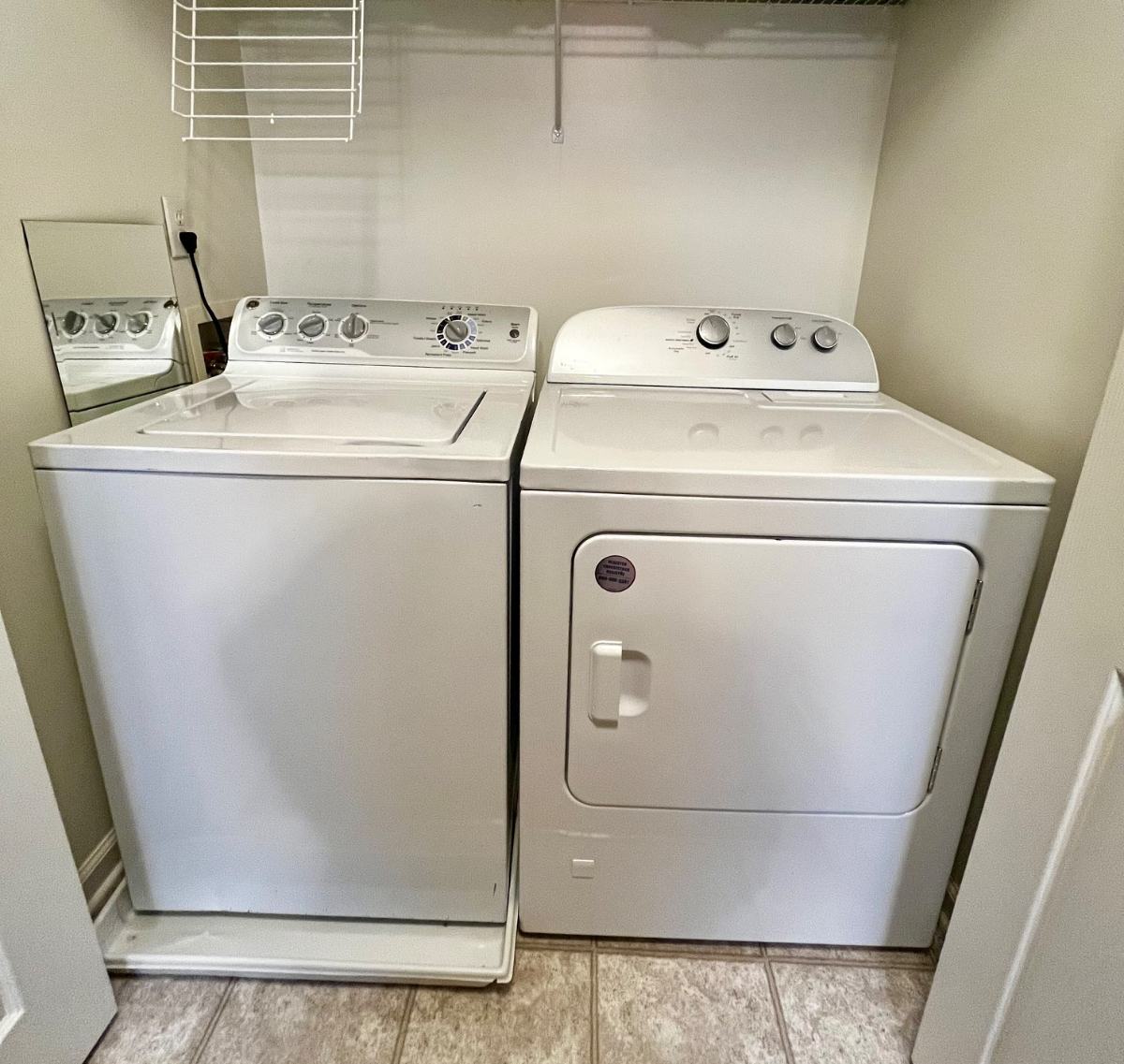 2 Bed/2 Bath/Garage/Walkable Dining/Near Uni&Riley Hospitals - Photo 11