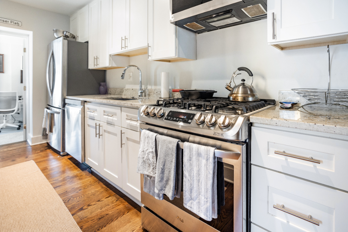 Modern Renovated Two Bedroom Near H-St Union Market with Parking - Photo 9